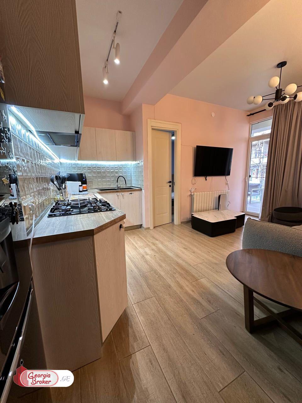 продается квартира с новым ремонтом 3-комнаты